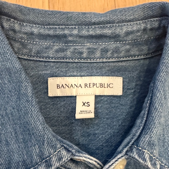 NWOT Banana Republic Denim Button-Up Shirt - Picture 2 of 2